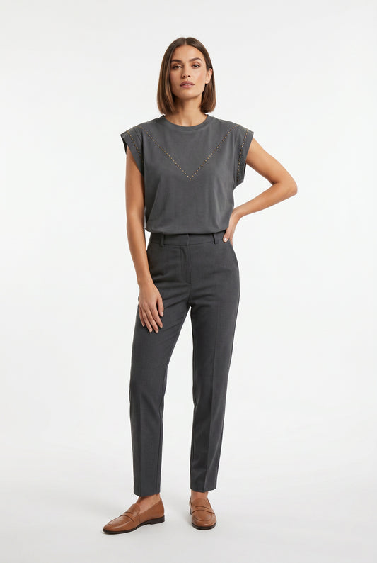 CAMISETA TACHUELAS V-GRIS