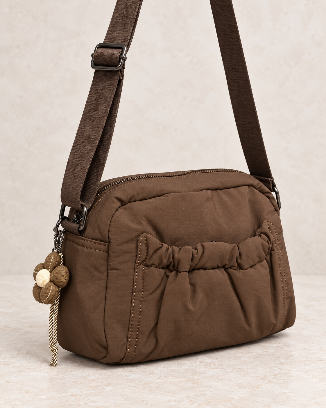 BOLSO BANDOLERA FLOWER- MARRÓN