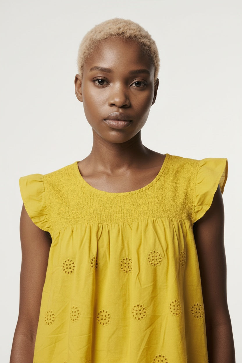 BLUSA TROQUELADA VOLANTITO-MOSTAZA
