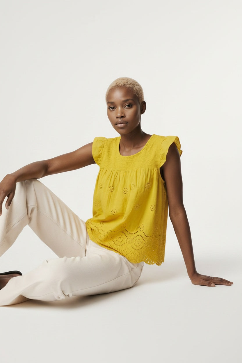BLUSA TROQUELADA VOLANTITO-MOSTAZA