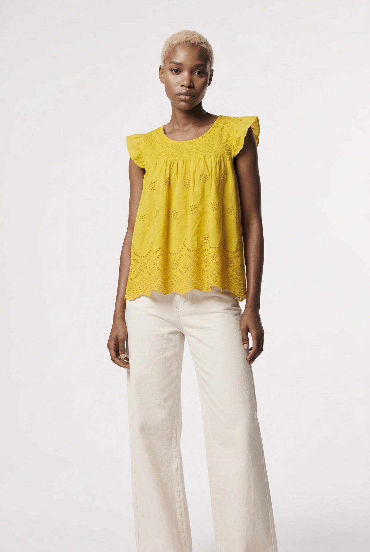 BLUSA TROQUELADA VOLANTITO-MOSTAZA