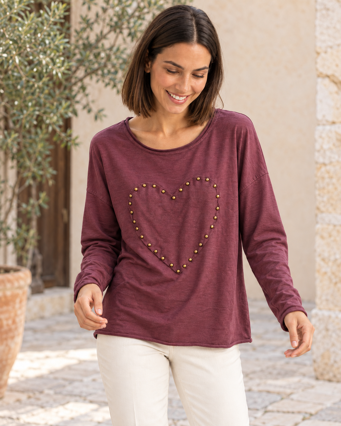 CAMISETA LOVE TACHUELAS-BUGANVILLA