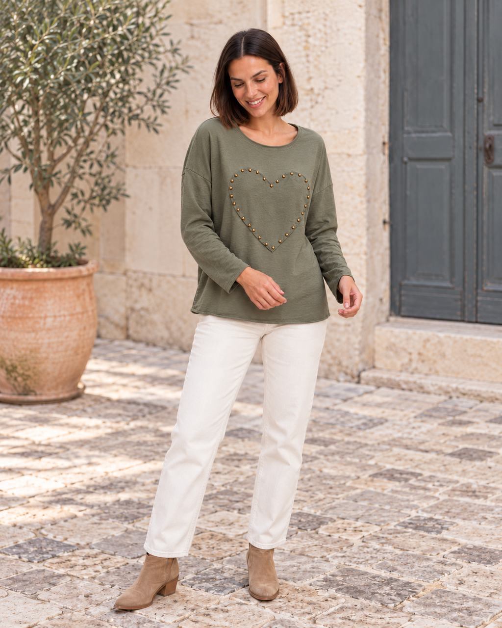 CAMISETA LOVE TACHUELAS-KHAKI
