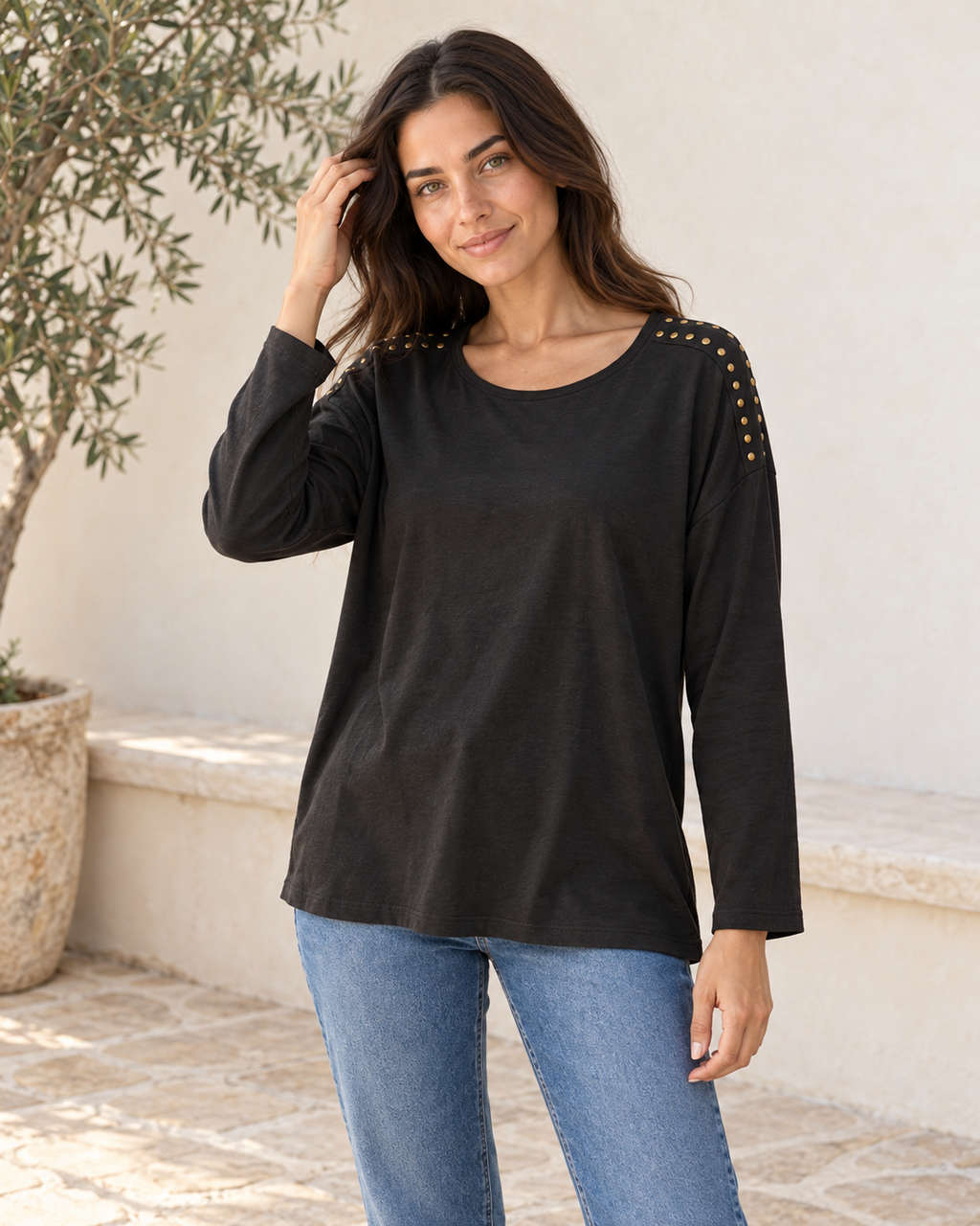 CAMISETA TACHUELAS-NEGRA